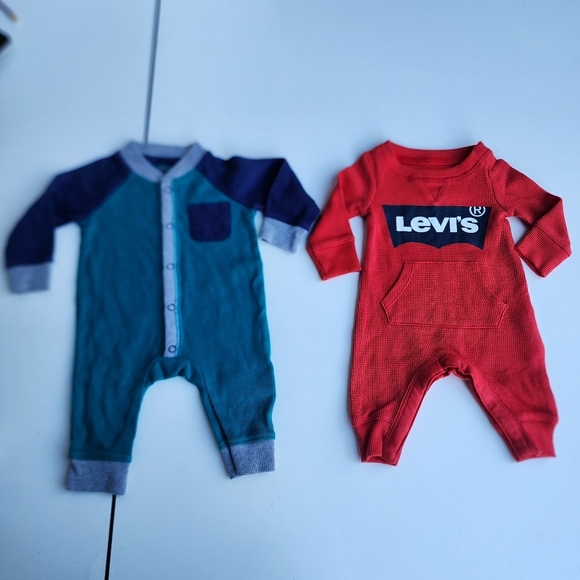 Lot of 2 Levi's Cat Jack Newborn Baby Long Sleeve Sleepers Footless Red NB - Picture 1 of 13